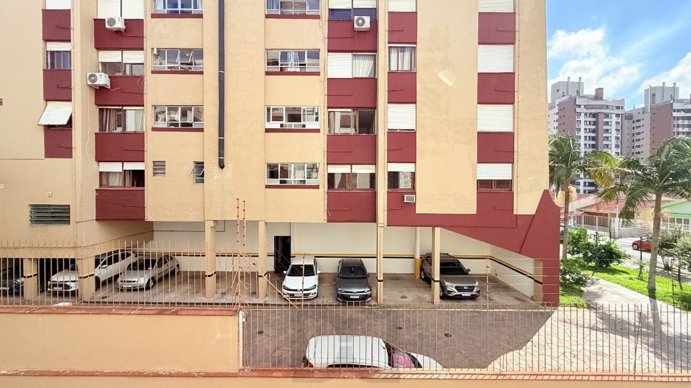 Apartamento de 3 dormitórios,1 suíte, 1 vaga, elevador no bairro Jardim Lindóia — foto 2
