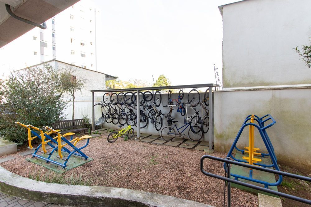 Apartamento semi mobiliado de 2 quartos, elevador e vaga no bairro Partenon. — foto 29