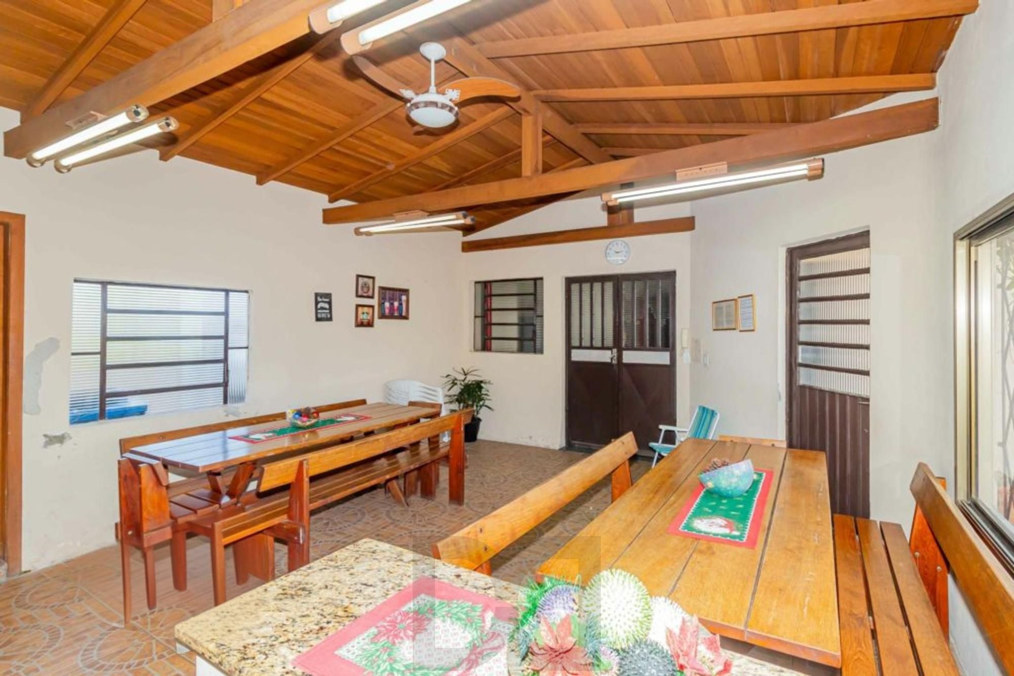 Apartamento com 2 quartos, elevador semi mobiliado no bairro Floresta. — foto 31