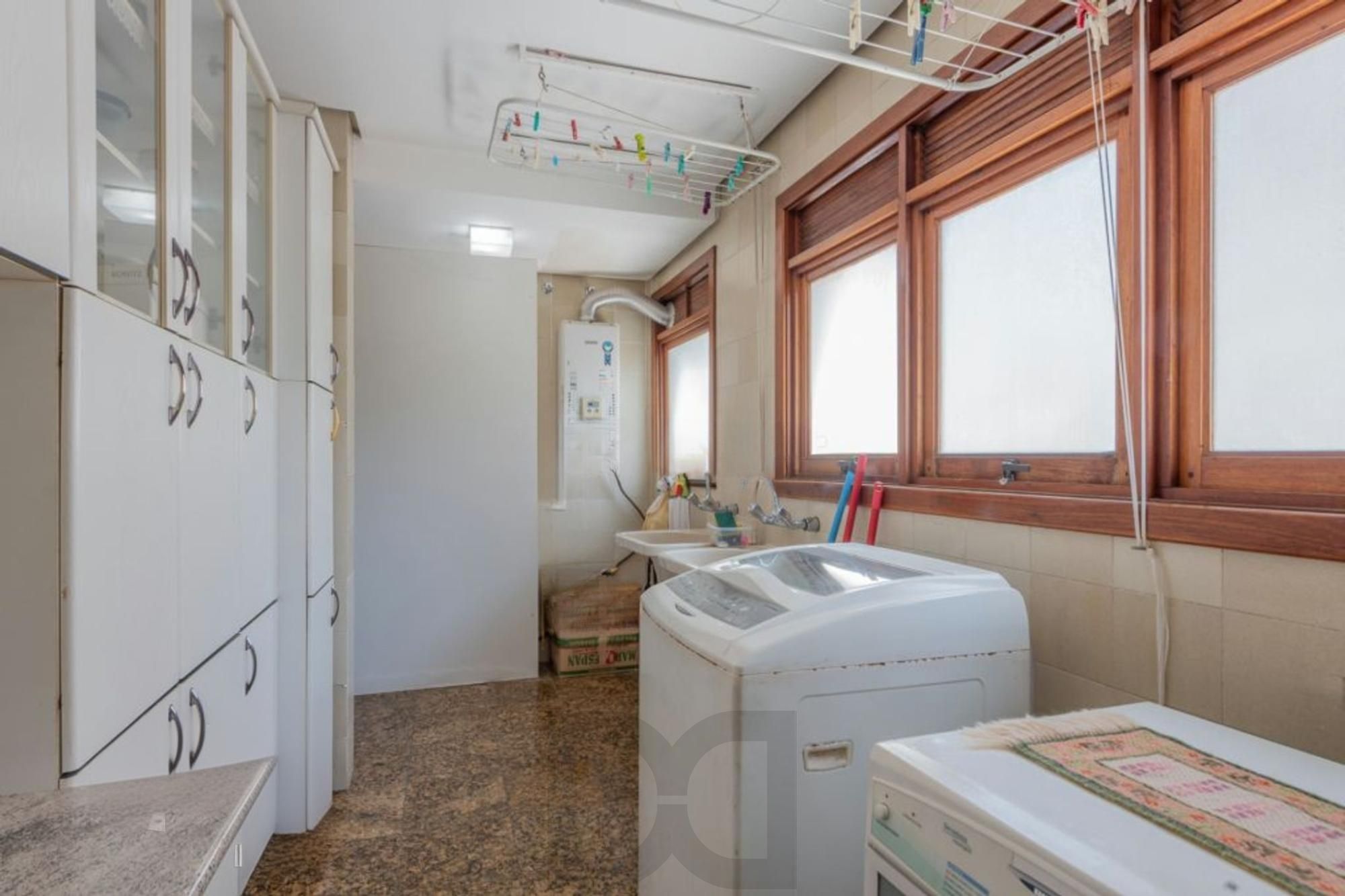 Apartamento de 4 dormitórios, 2 suítes, 2 vagas e elevador na Castro Alves. — foto 43
