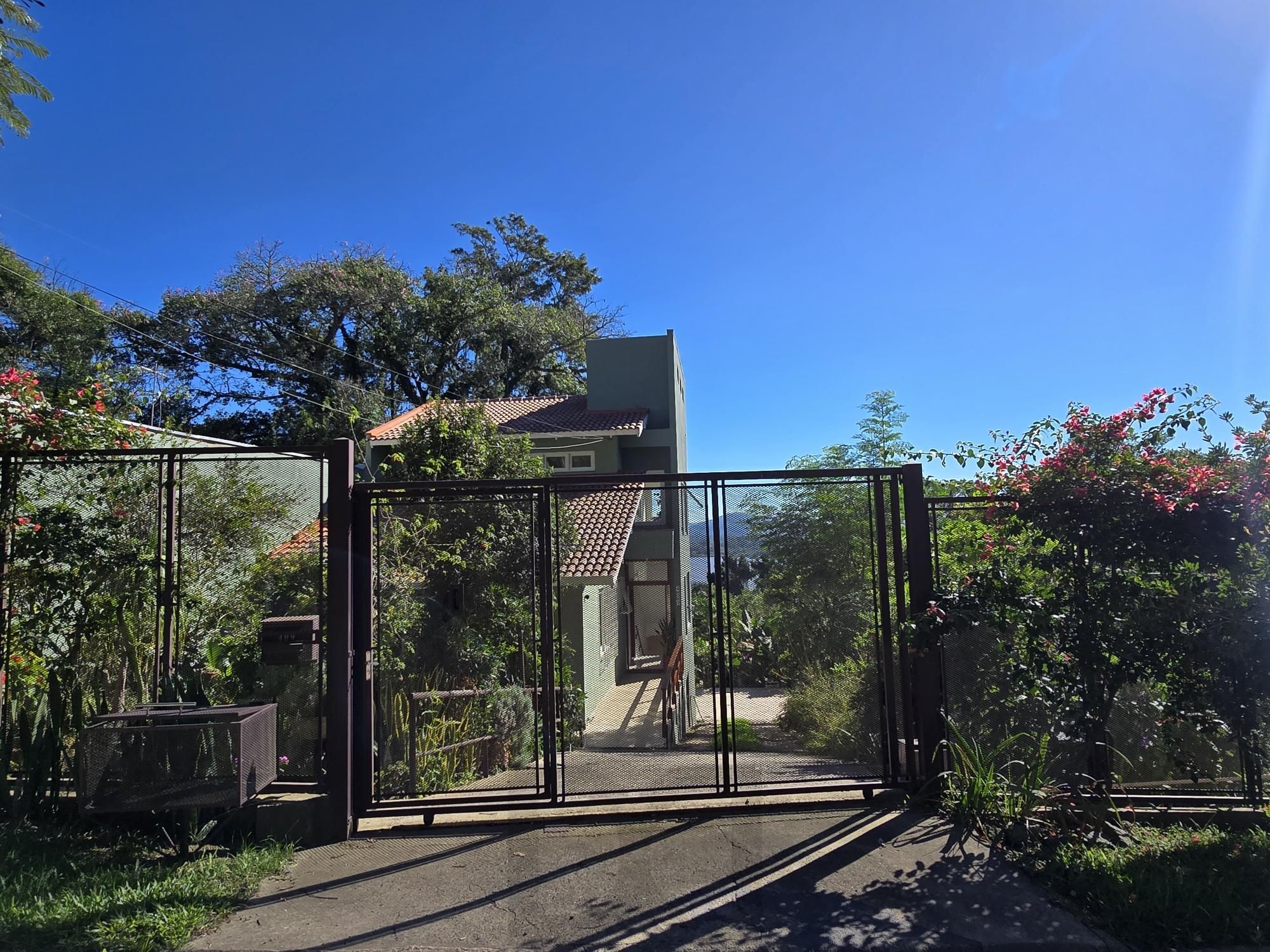 Casa 3 dormitórios, 1 suíte, 4 vagas 210 m² privativos no Belém Novo. — foto 2