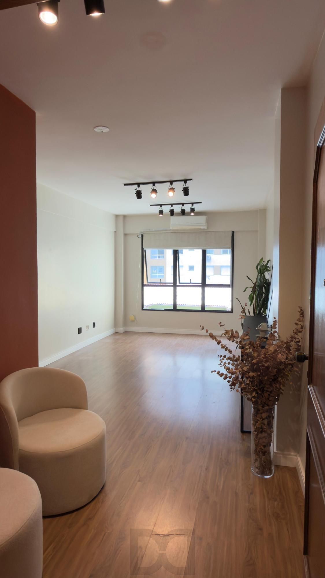 Sala comercial 27m2 Condomínio SPERB na Rua Silva Jardim Auxiliadora Porto Alegre — foto 1