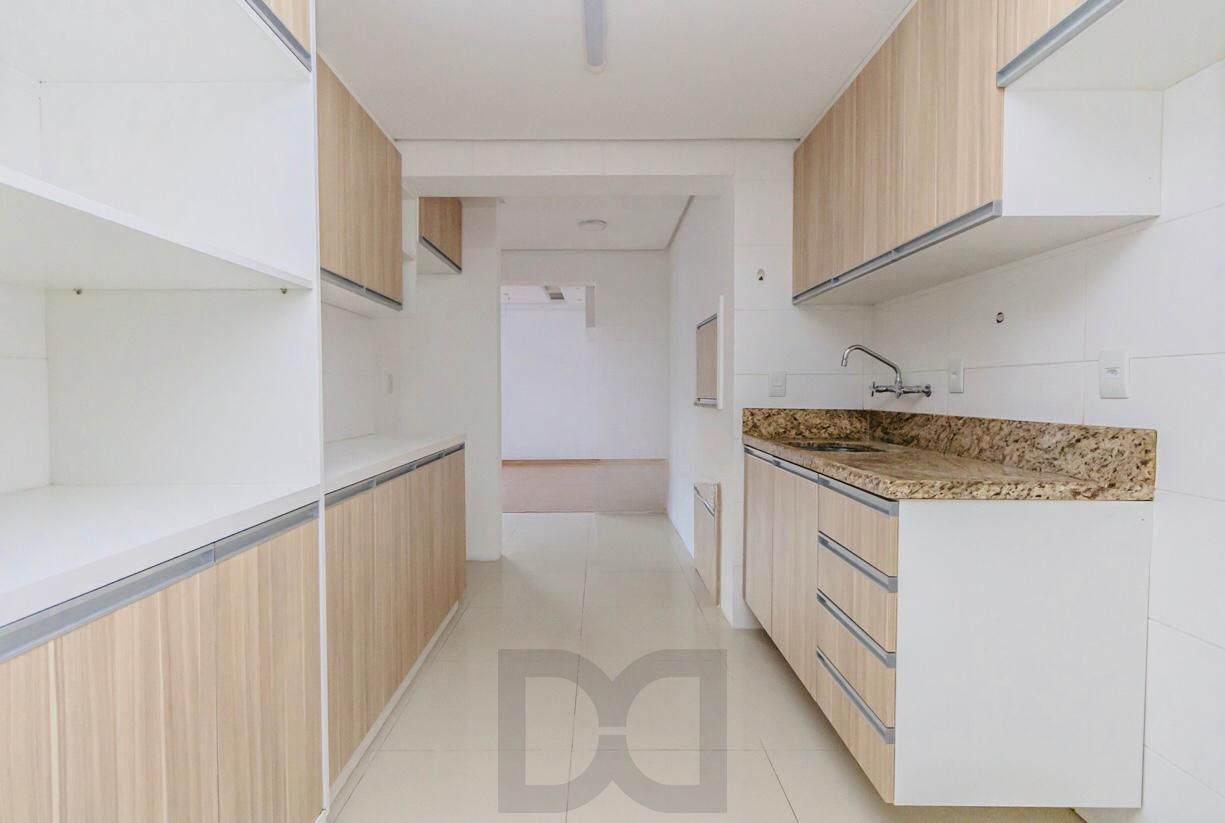 Apartamento de 2 dormitórios, 2 vagas e elevador no bairro Passo da Areia — foto 5