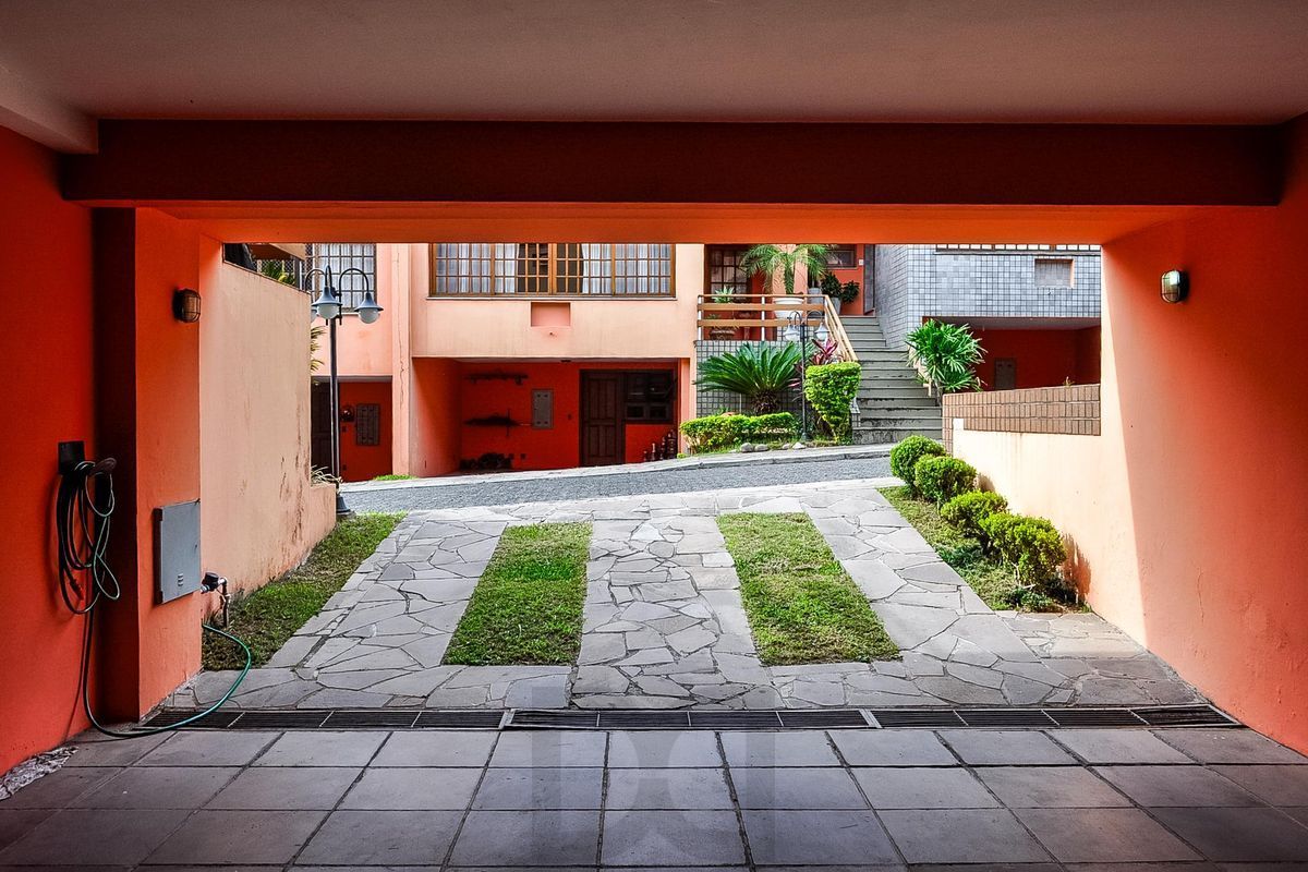 Ótima Casa condomínio pronta para morar, semi mobiliada, Bairro Menino Deus — foto 30