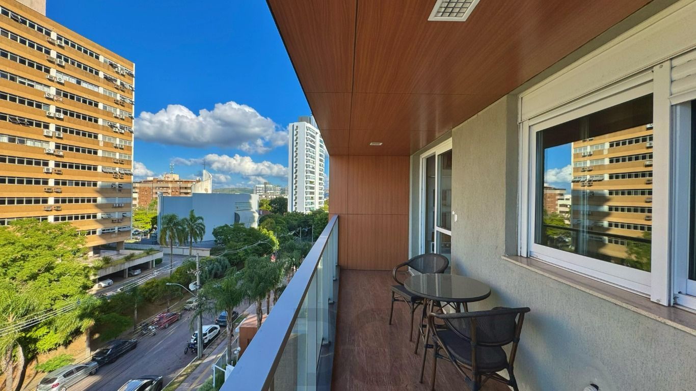 Apartamento mobiliado de 2 dormitórios e 2 vagas no bairro Petrópolis — foto 8