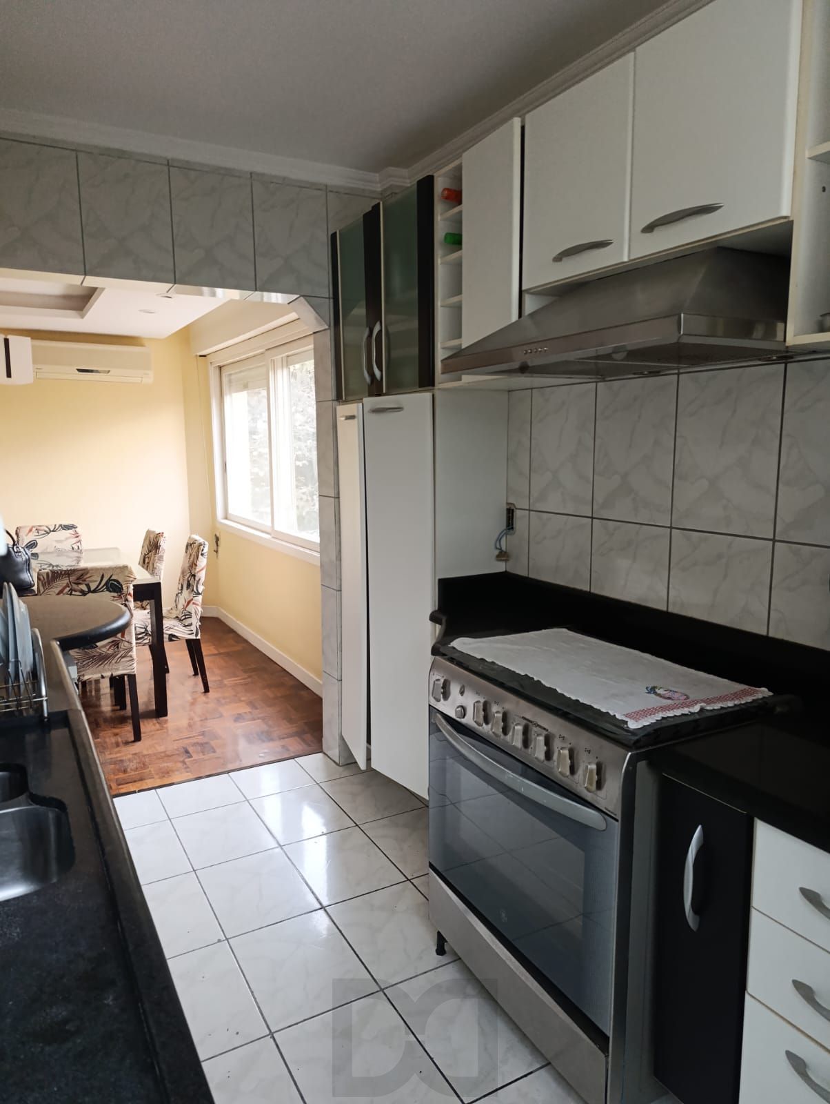 Apartamento de 3 dormitórios, 1 suíte e 1 vaga no bairro Petrópolis. — foto 8