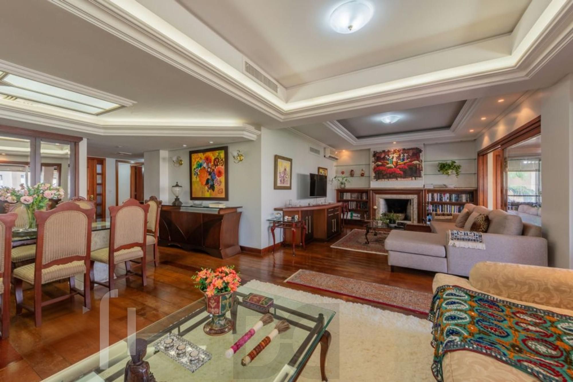 Apartamento de 4 dormitórios, 2 suítes, 2 vagas e elevador na Castro Alves. — foto 8