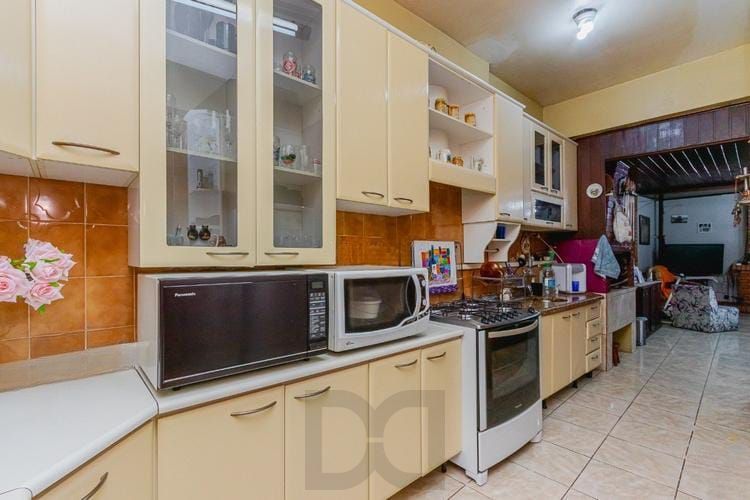 Casa com 6 quartos, 2 vagas e pátio no Bairro Higienópolis — foto 13