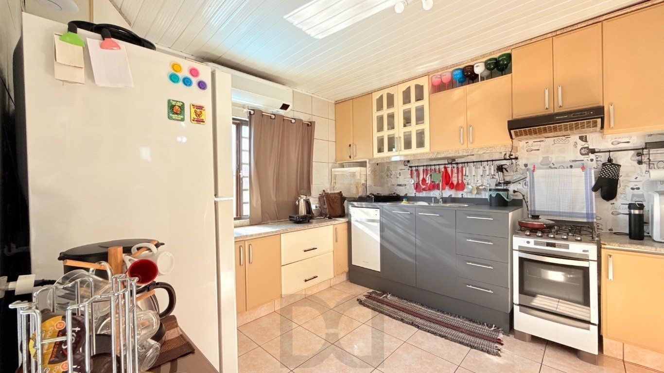 Casa com 4 quartos, vaga coberta, piscina e pátio no bairro Cristo Redentor — foto 9