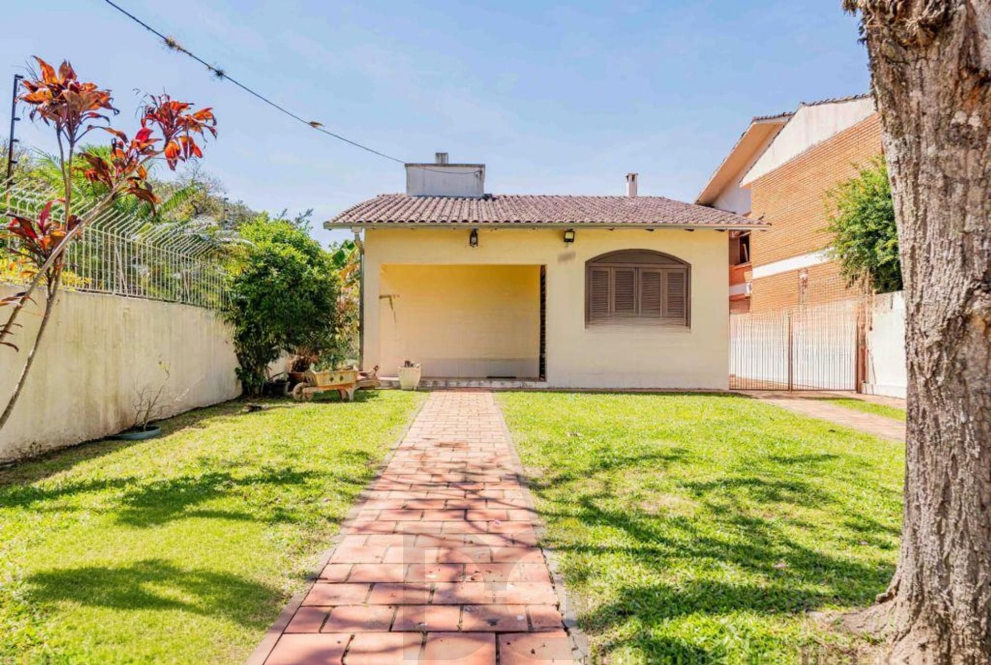 Casa de 2 quartos, 2 banheiros,pátio,churrasqueira, 7 vagas no bairro Guarujá. — foto 27