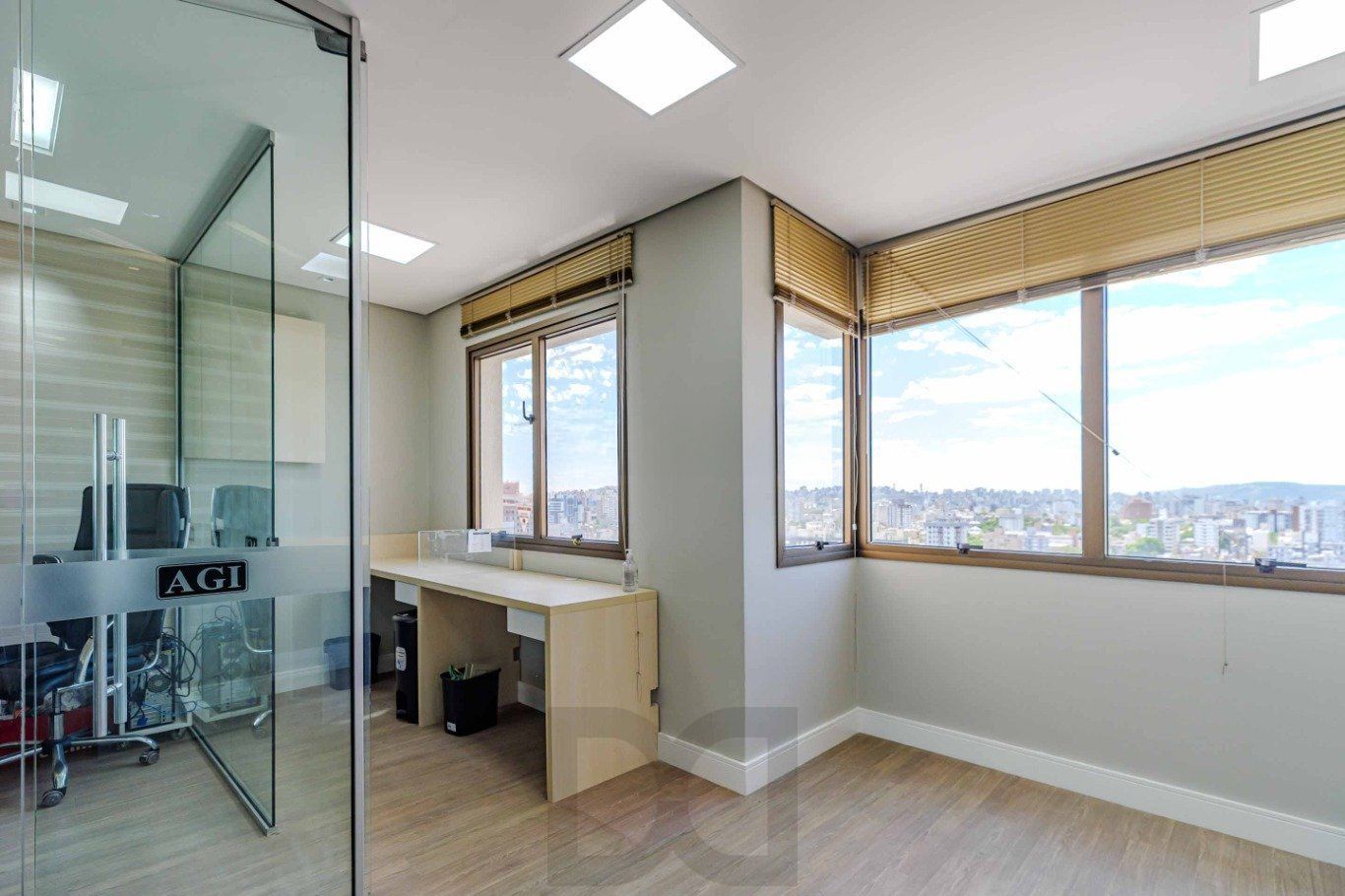 Sala comercial, 2 vagas, elevador e restaurante no bairro Praia de Belas — foto 5
