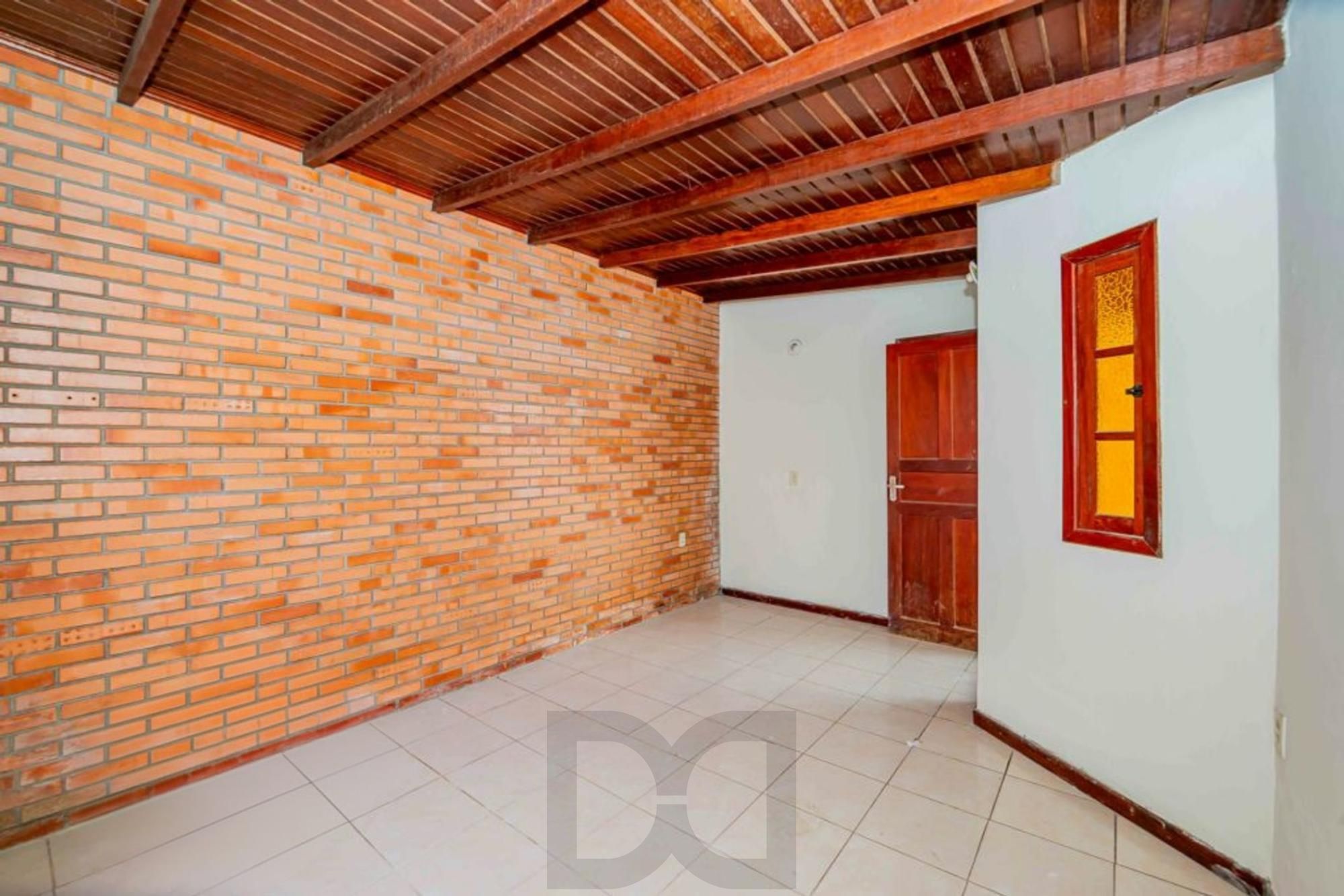 Casa de 2 dormitórios, churrasqueira, pátio, 4 vagas no bairro Ipanema — foto 7