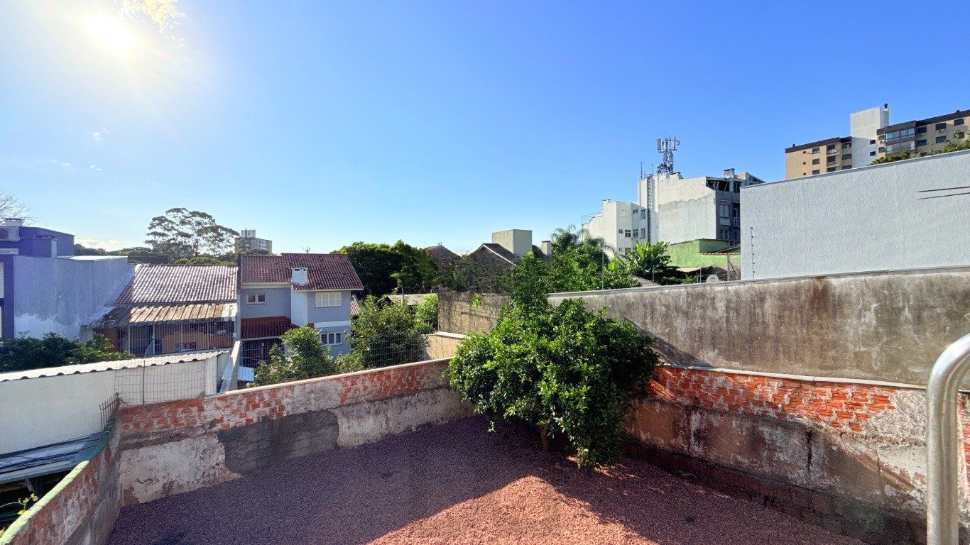 Casa com 4 quartos, vaga coberta, piscina e pátio no bairro Cristo Redentor — foto 30
