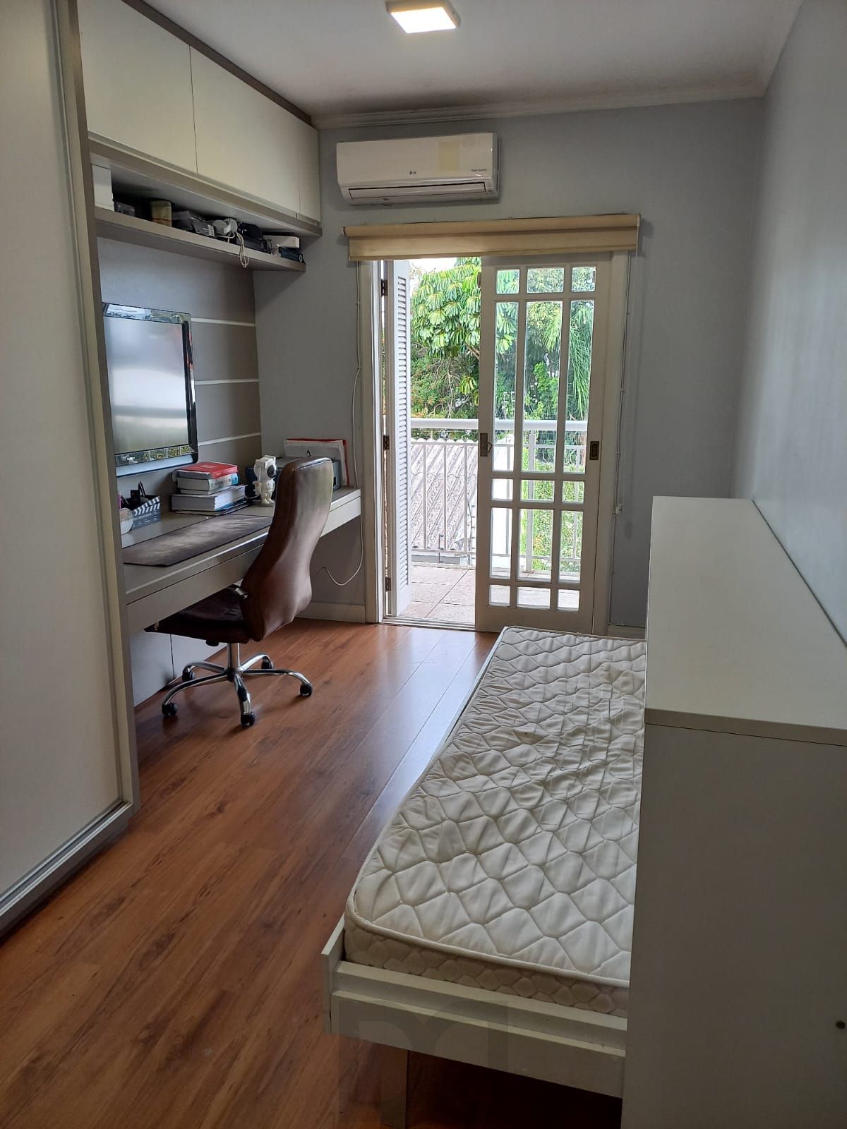 Casa com 4 dormitórios no Bairro Chácara das Pedras — foto 53