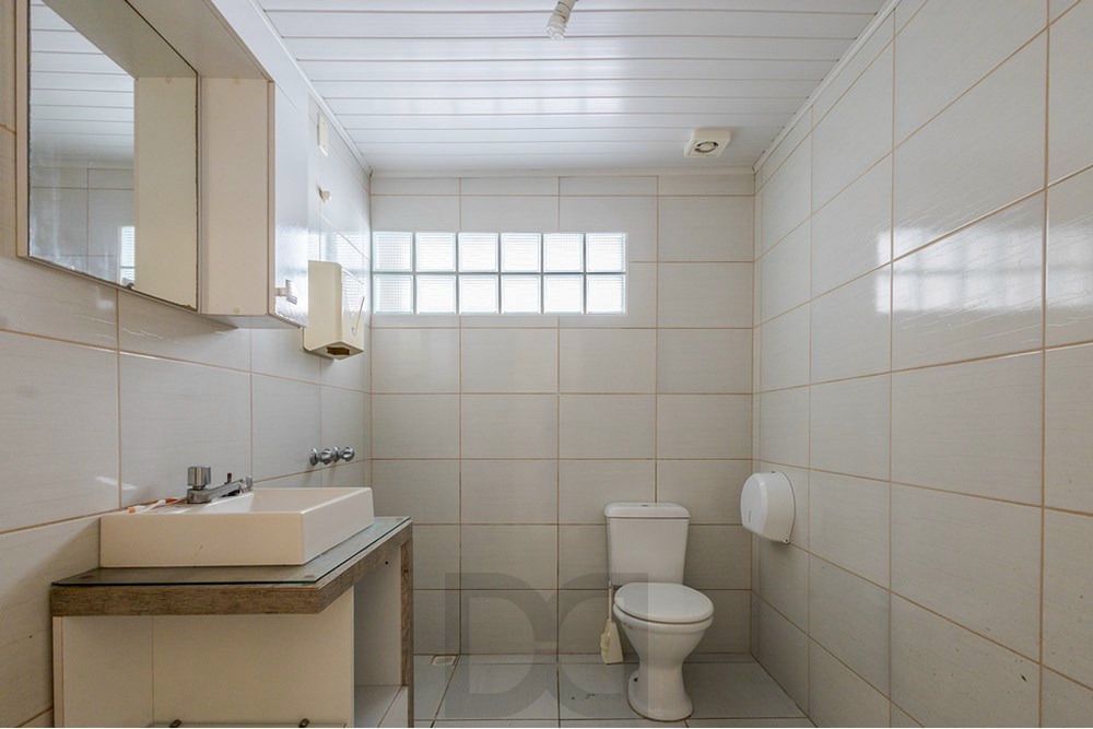 Casa com 4 quartos, 7 vagas e pátio no Bairro Higienópolis — foto 24