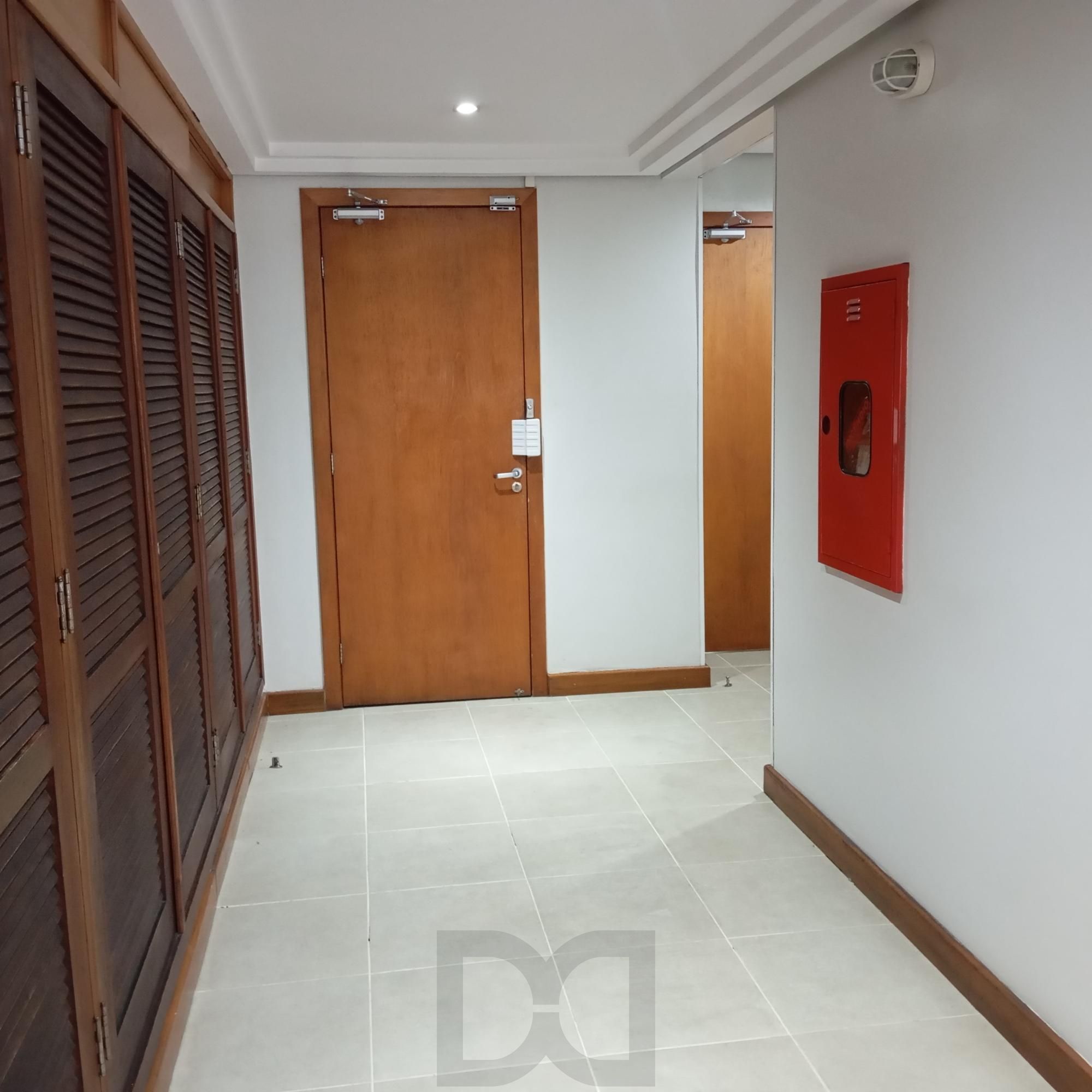 Apartamento com 2 Dormitórios, Vaga Dupla e Elevador no Floresta — foto 22