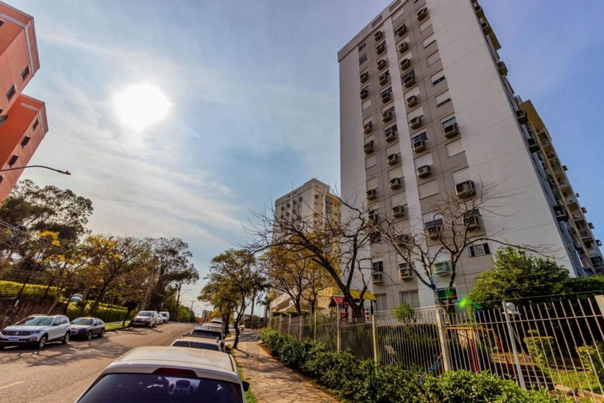 Apartamento 3 Dormitórios com Sacada e Vaga no Jardim Carvalho — foto 38