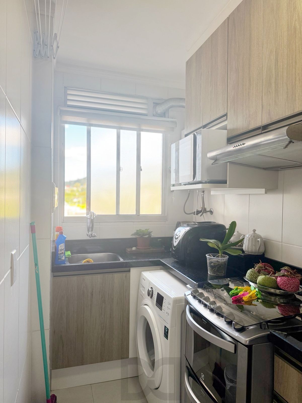 Apartamento semi mobiliado 2 quartos,elevador 1 vaga no bairro Morro Santana. — foto 13