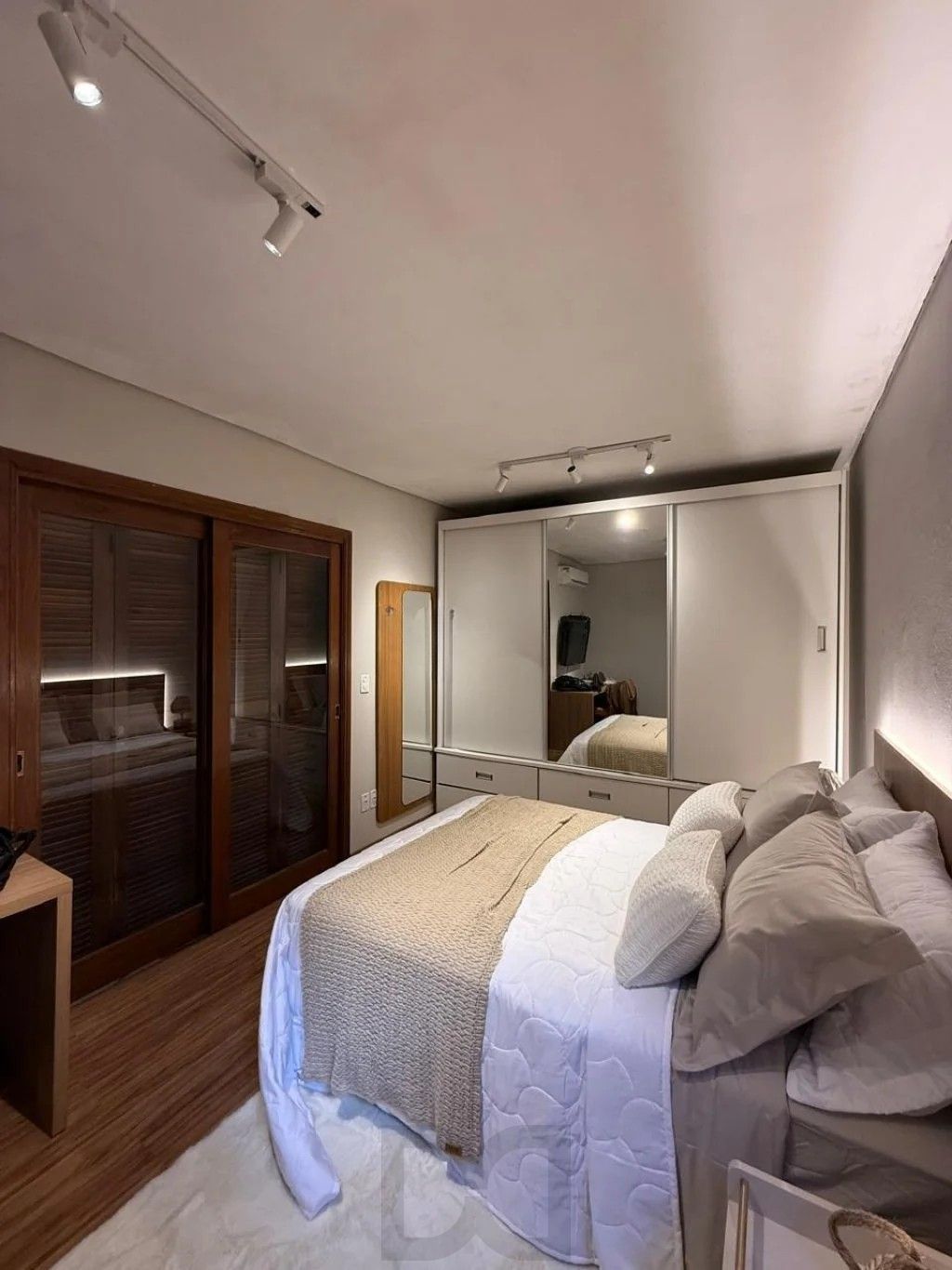 Casa de 3 dormitórios e 4 vagas de garagem no Bairro gloria em Porto Alegre. — foto 5
