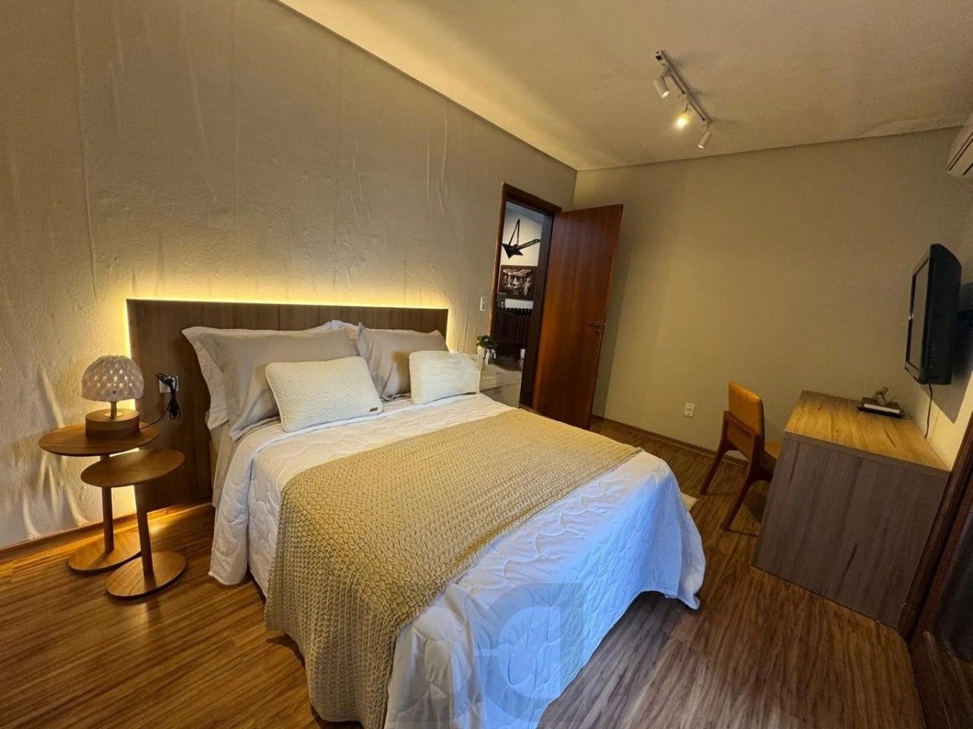 Casa de 3 dormitórios e 4 vagas de garagem no Bairro gloria em Porto Alegre. — foto 28