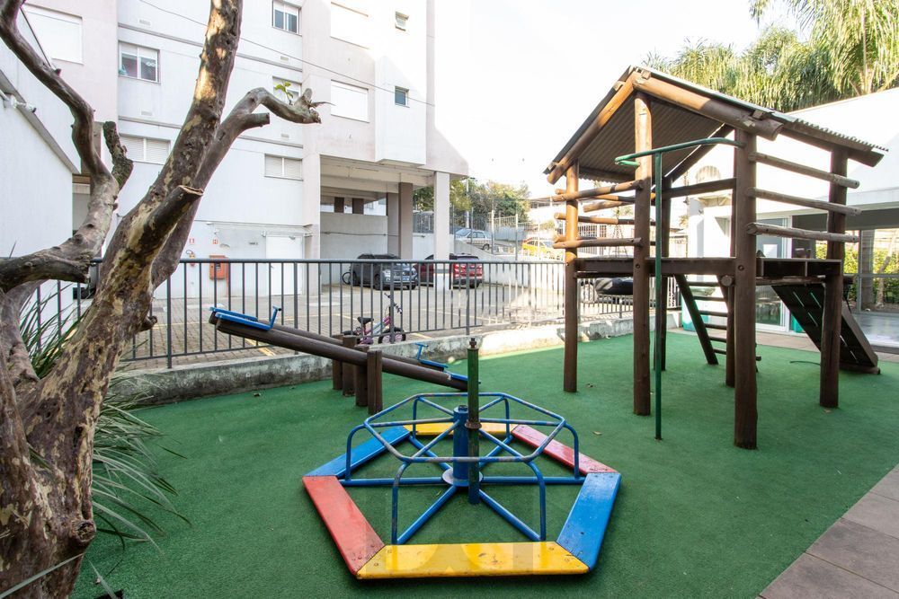 Apartamento semi mobiliado de 2 quartos, elevador e vaga no bairro Partenon. — foto 20