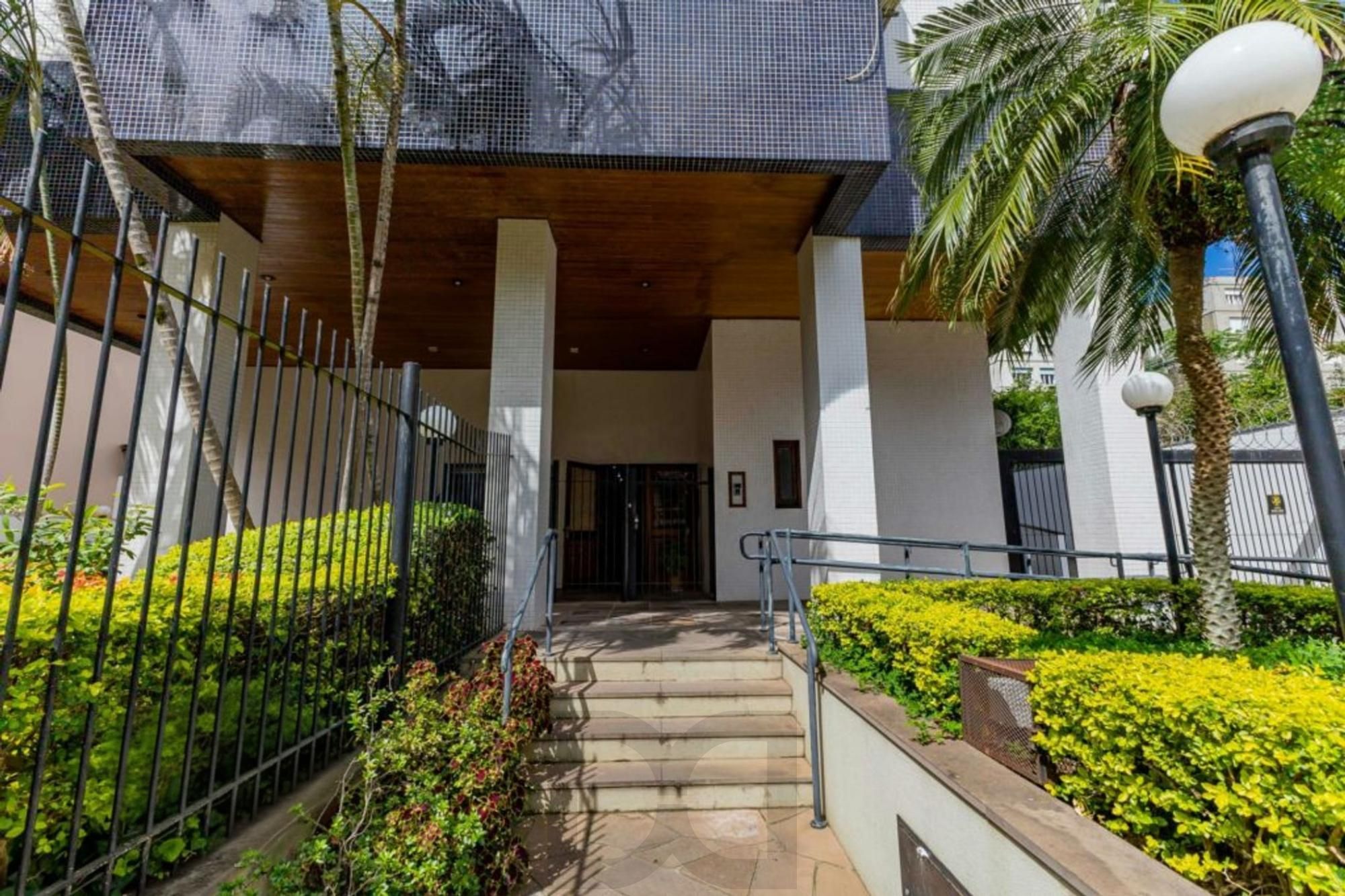 Apartamento com 3 quartos, 1 suíte, 3 vagas e elevador no Bairro São João. — foto 49