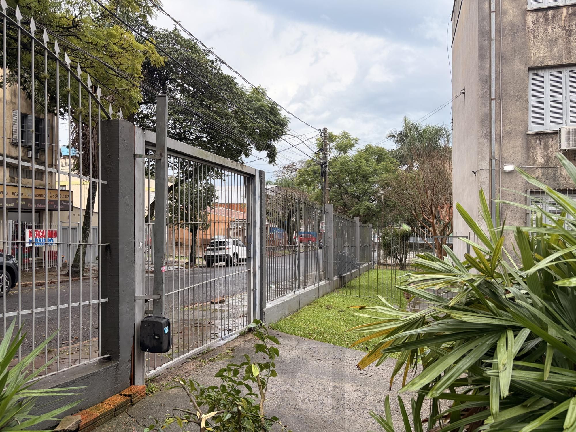 Apartamento térreo de 3 dormitórios com garagem coberta no Sarandi — foto 26