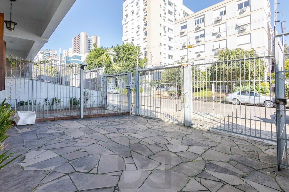 Casa com 4 quartos, 7 vagas e pátio no Bairro Higienópolis — foto 25