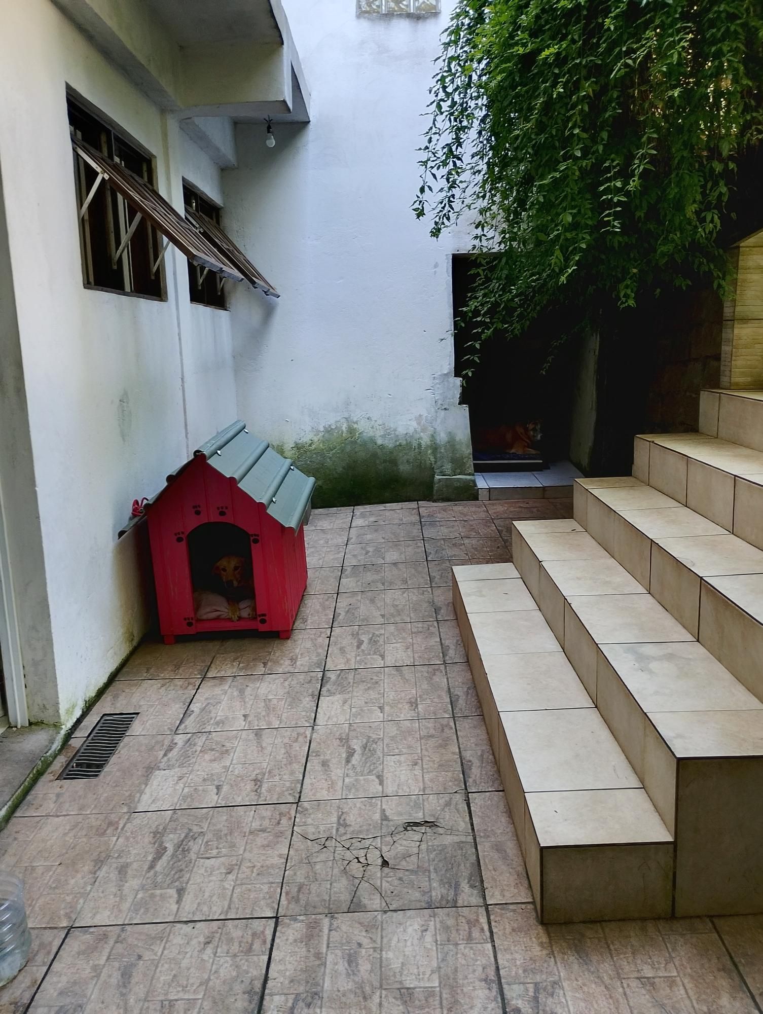 Casa com 3 quartos, 4 vagas de garagem e com pátio no bairro Parque Santa Fé — foto 38