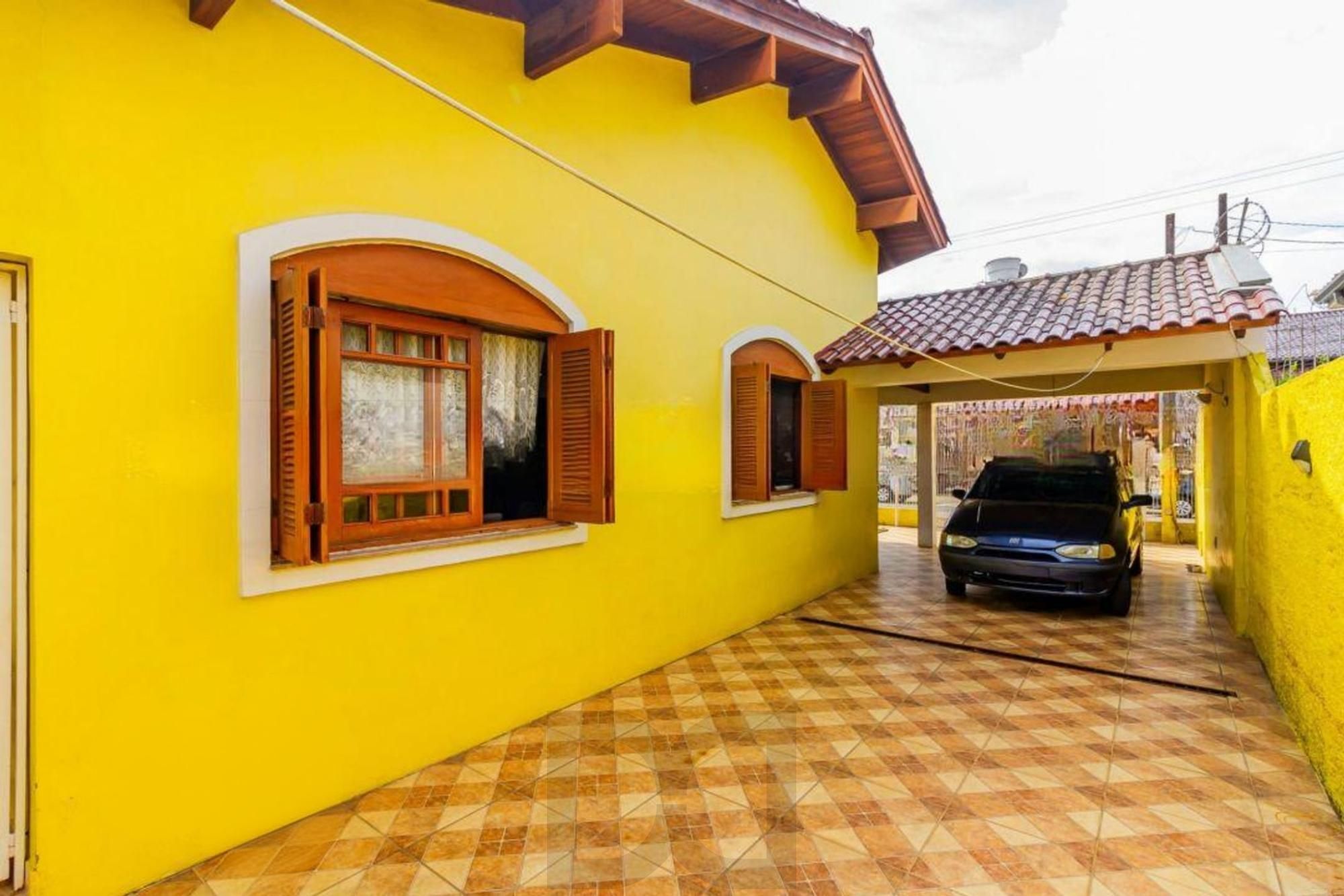 Casa com 5 quartos, 2 vagas e pátio, no Bairro Sarandí — foto 37