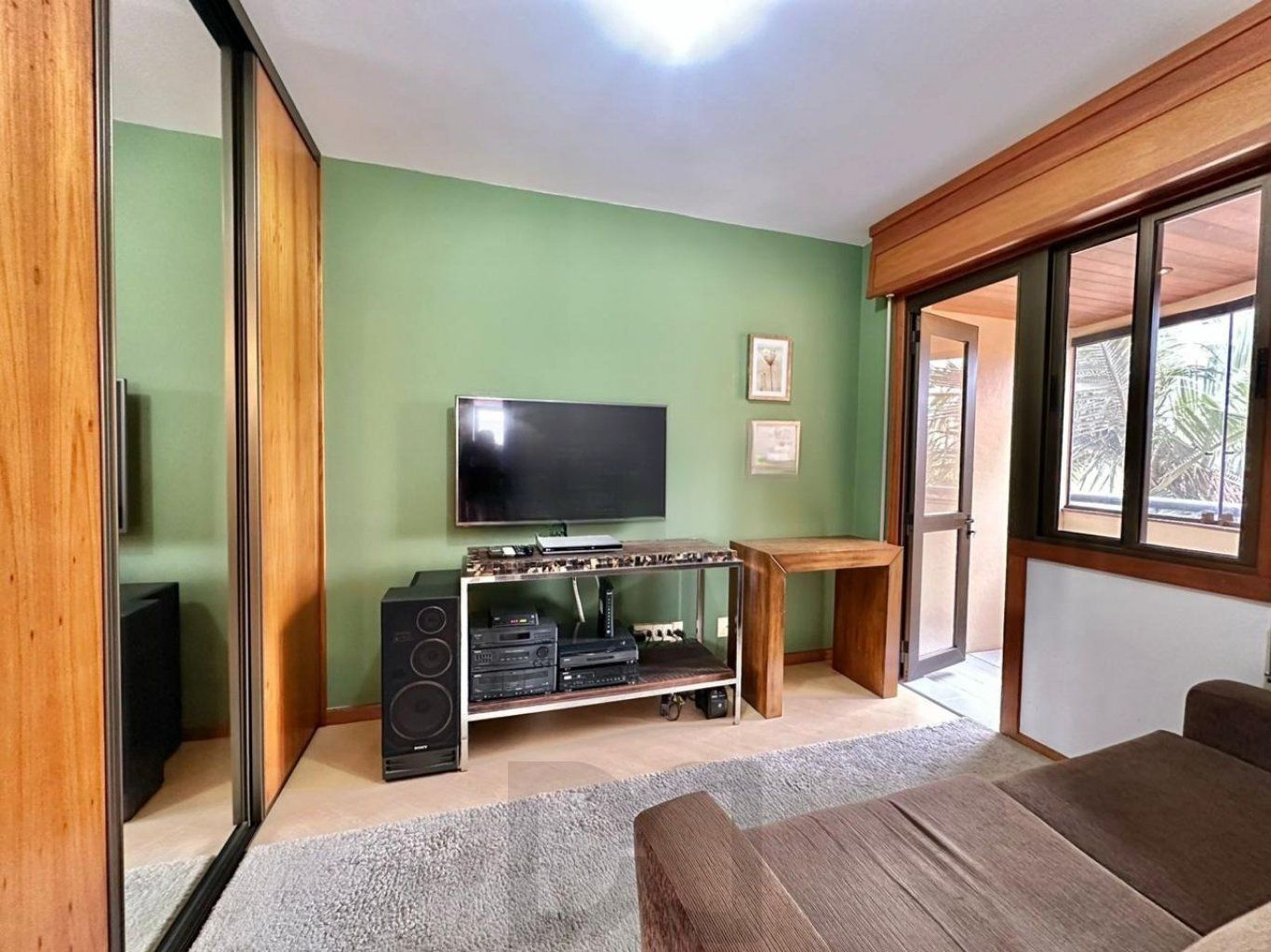 Apartamento com 3 quartos, vaga e elevador no Bairro Menino Deus — foto 3