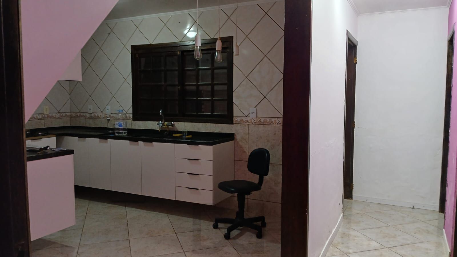 Casa de 3 dormitórios, 1 suíte, 2 vagas, churrasqueira e pátio no Navengantes. — foto 7