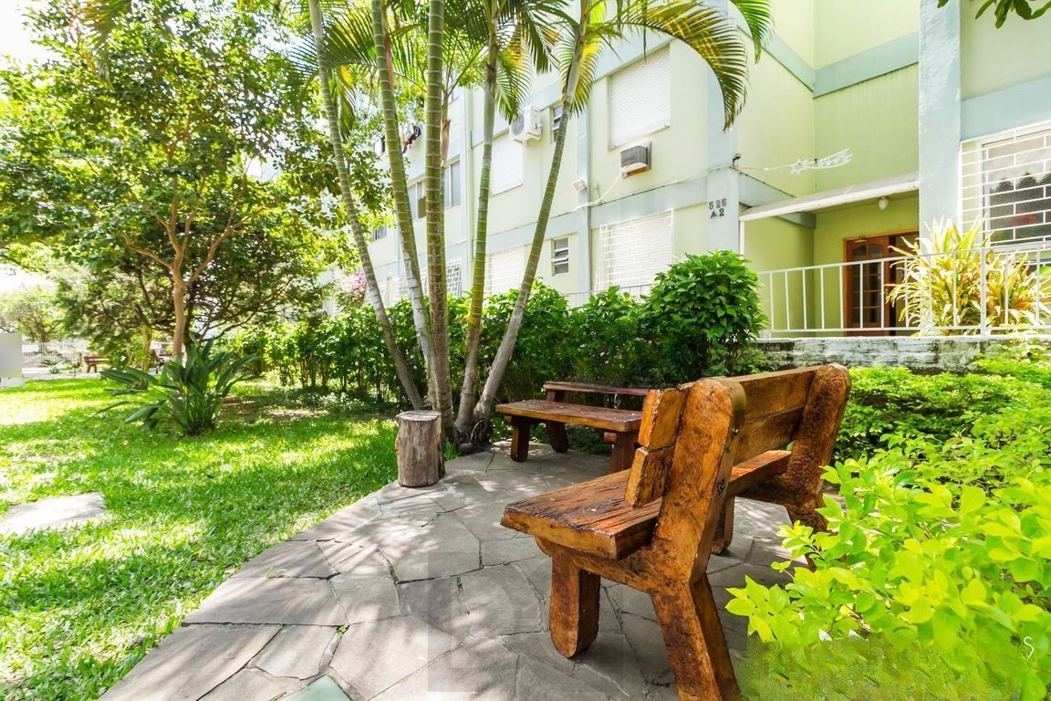 Apartamento de 2 dormitórios, semi mobiliado e 47m² no bairro Camaquã. — foto 30