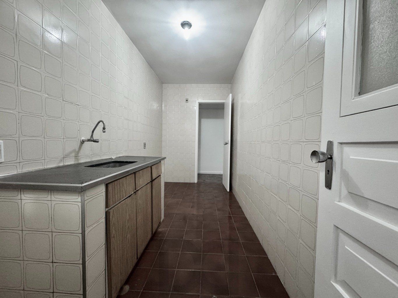 Apartamento com 2 dormitórios, dependência e 1 vaga no Bairro Menino Deus — foto 8
