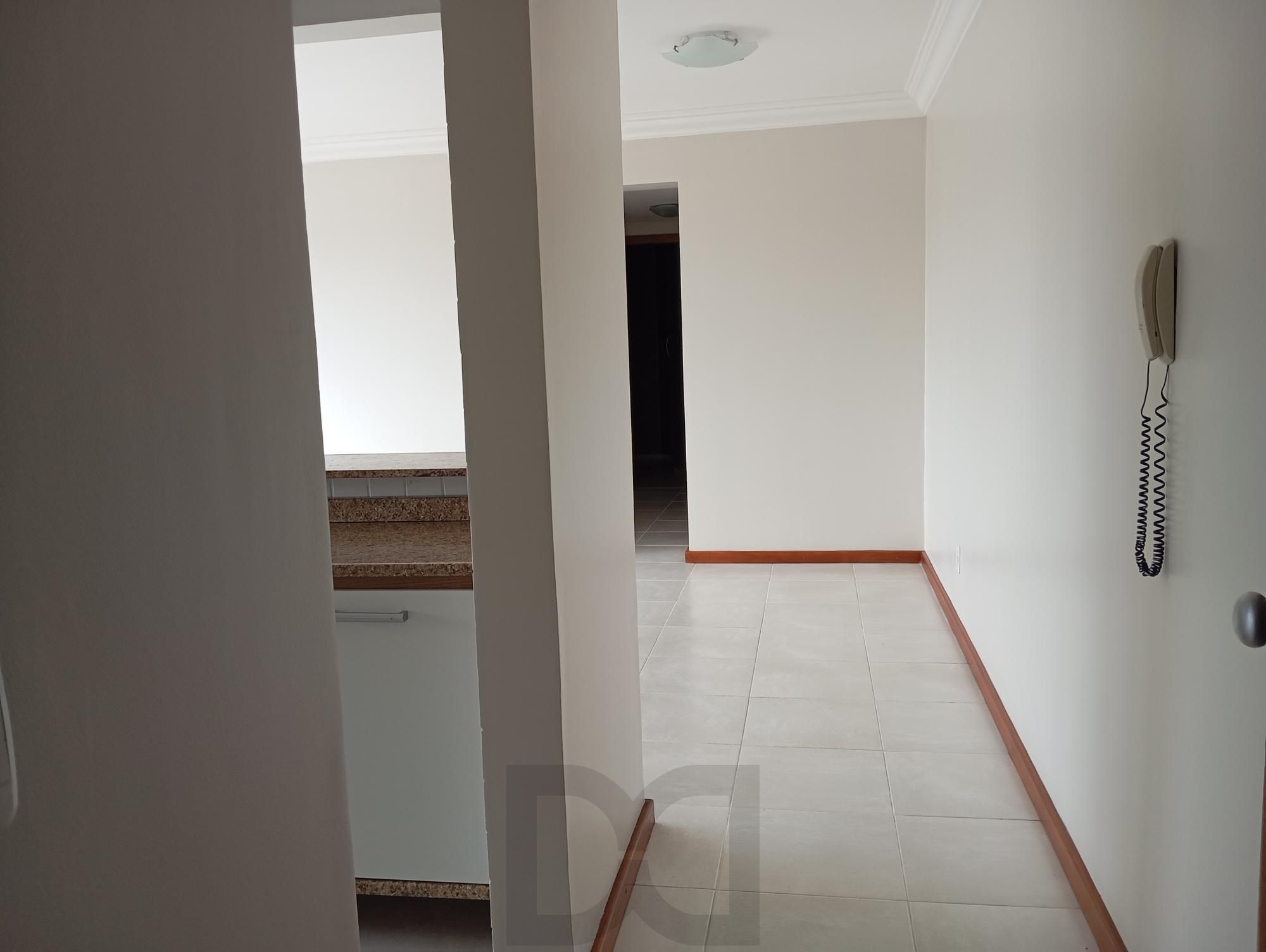Apartamento com 2 Dormitórios, Vaga Dupla e Elevador no Floresta — foto 9