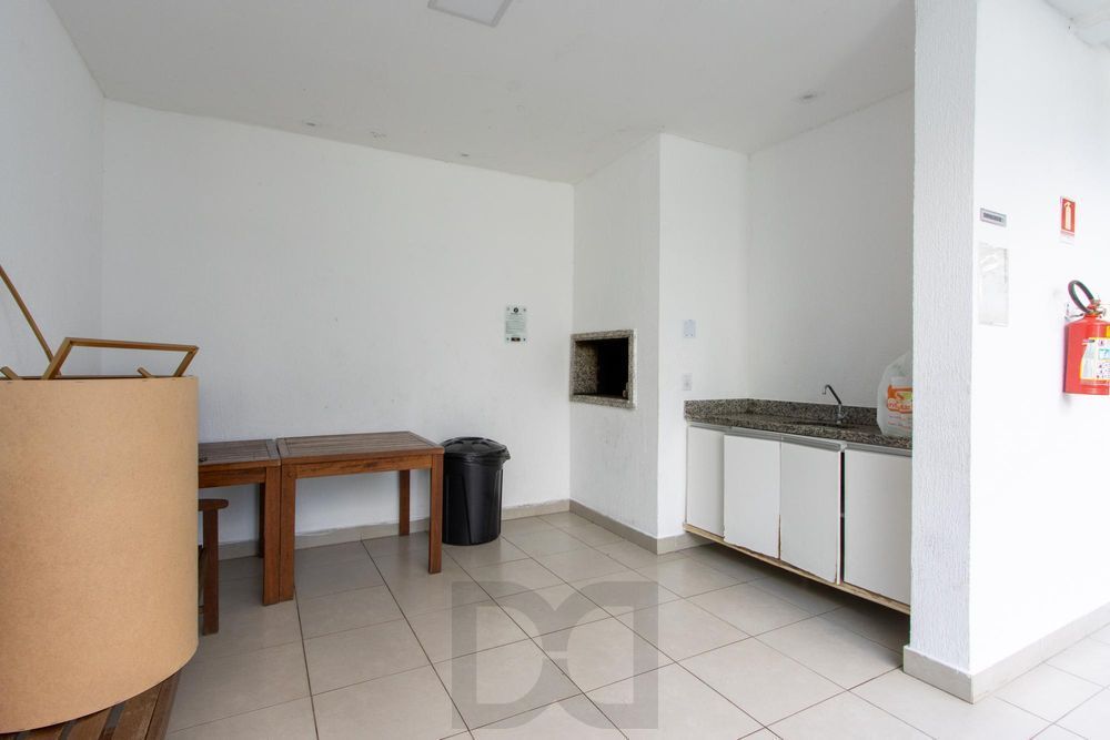 Apartamento semi mobiliado de 2 quartos, elevador e vaga no bairro Partenon. — foto 19