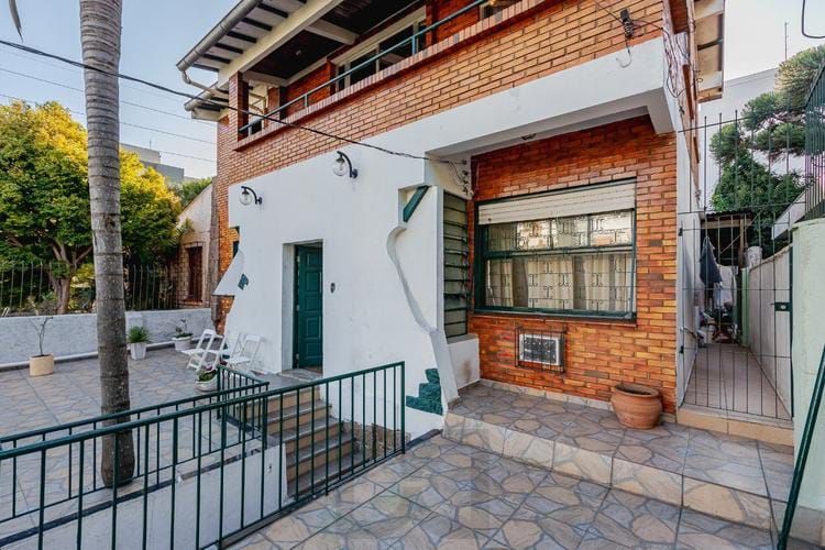 Casa com 6 quartos, 2 vagas e pátio no Bairro Higienópolis — foto 39