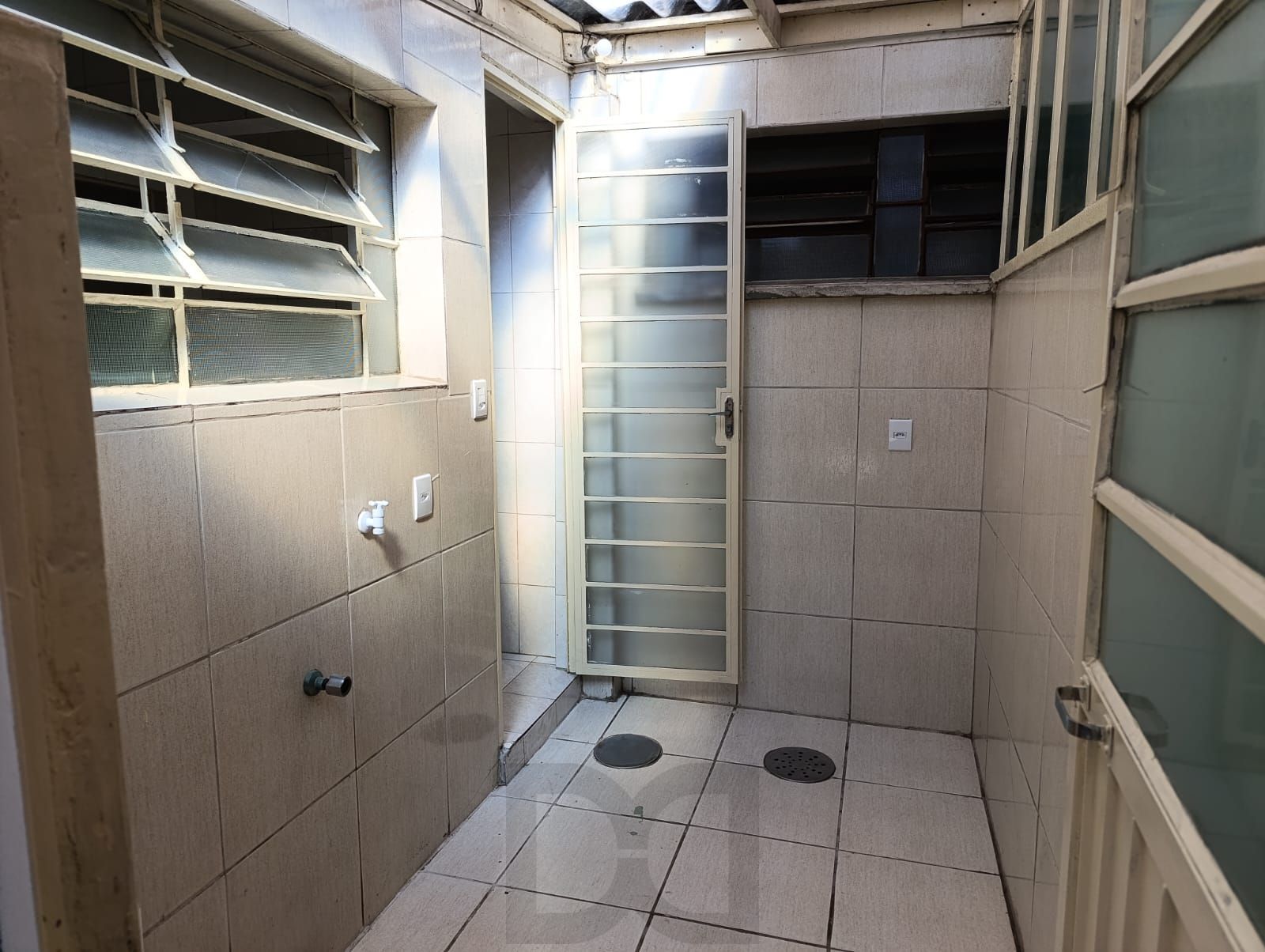 Apartamento térreo de 2 dormitórios e 1 vaga no bairro Praia de Belas — foto 35