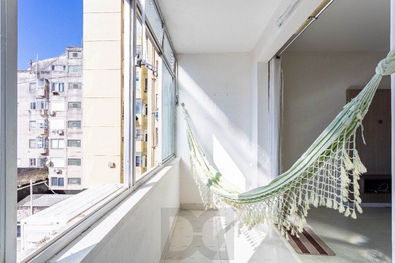 JK mobiliado com sacada e vista na Borges de Medeiros no Centro Historico — foto 2