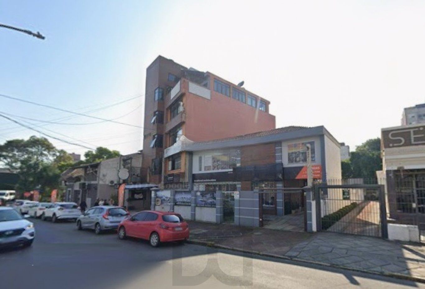 Casa com 3 quartos, 3 banheiros, 300m² e 8 vagas no Menino Deus. — foto 1