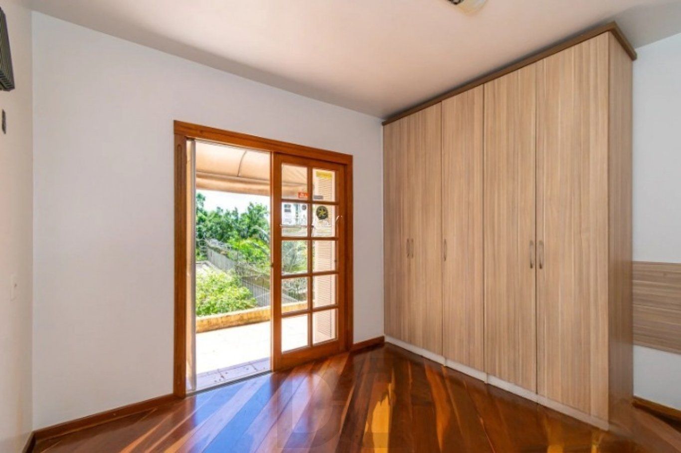 Casa com 3 quartos, 1 suíte, 2 vagas, e 234m² à venda no bairro Tristeza — foto 8