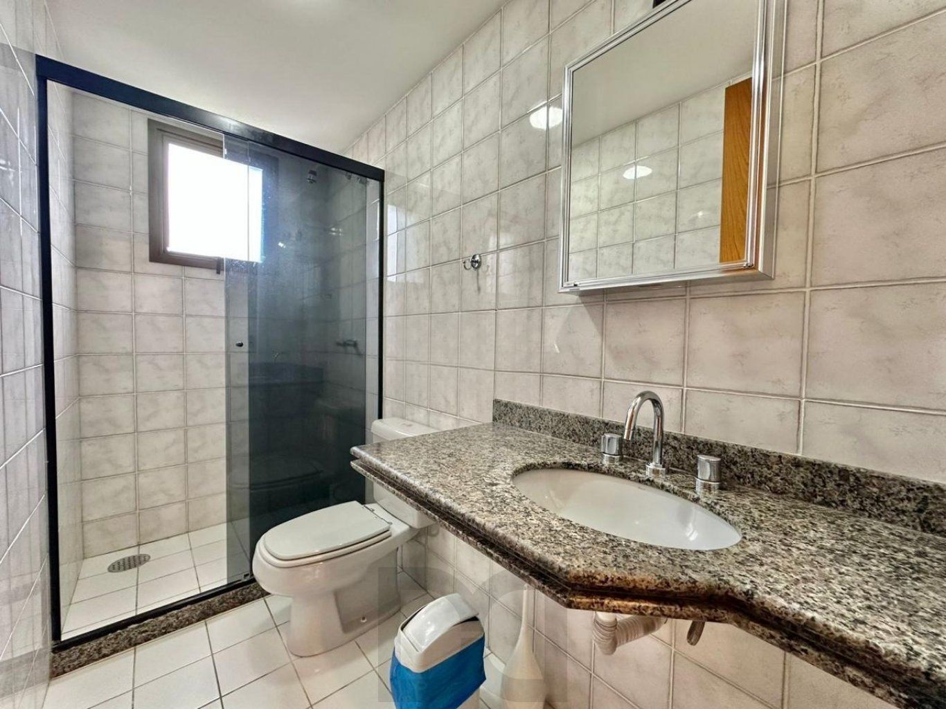 Apartamento com 3 quartos, vaga e elevador no Bairro Menino Deus — foto 13