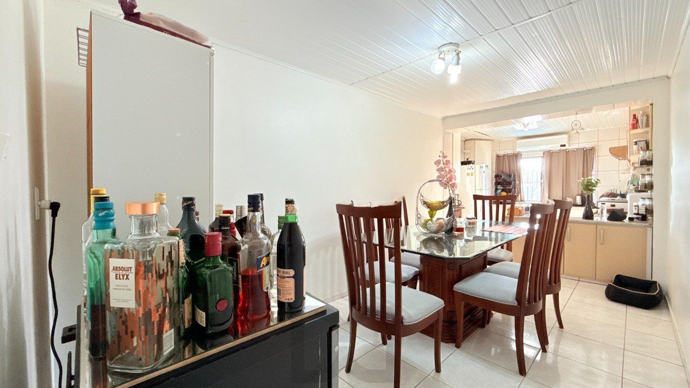 Casa com 4 quartos, vaga coberta, piscina e pátio no bairro Cristo Redentor — foto 7