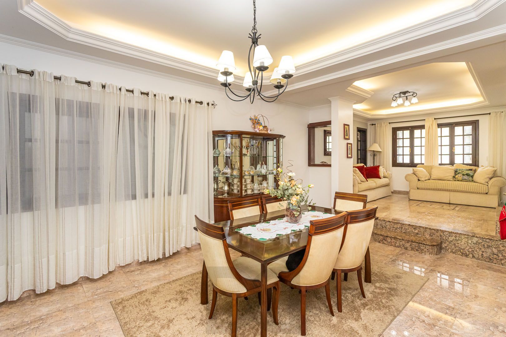 Belíssima casa com 272m² de área privativa, localizada no bairro Ipanema, a poucos metros da orla do Guaíba. — foto 3