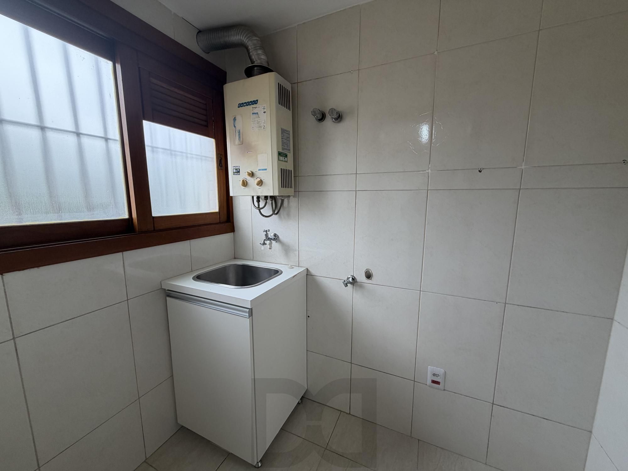 Apartamento Garden com 2 dormitórios, sendo 1 suíte, churrasqueira e lareira, 2 vagas de garagem cobertas. — foto 12