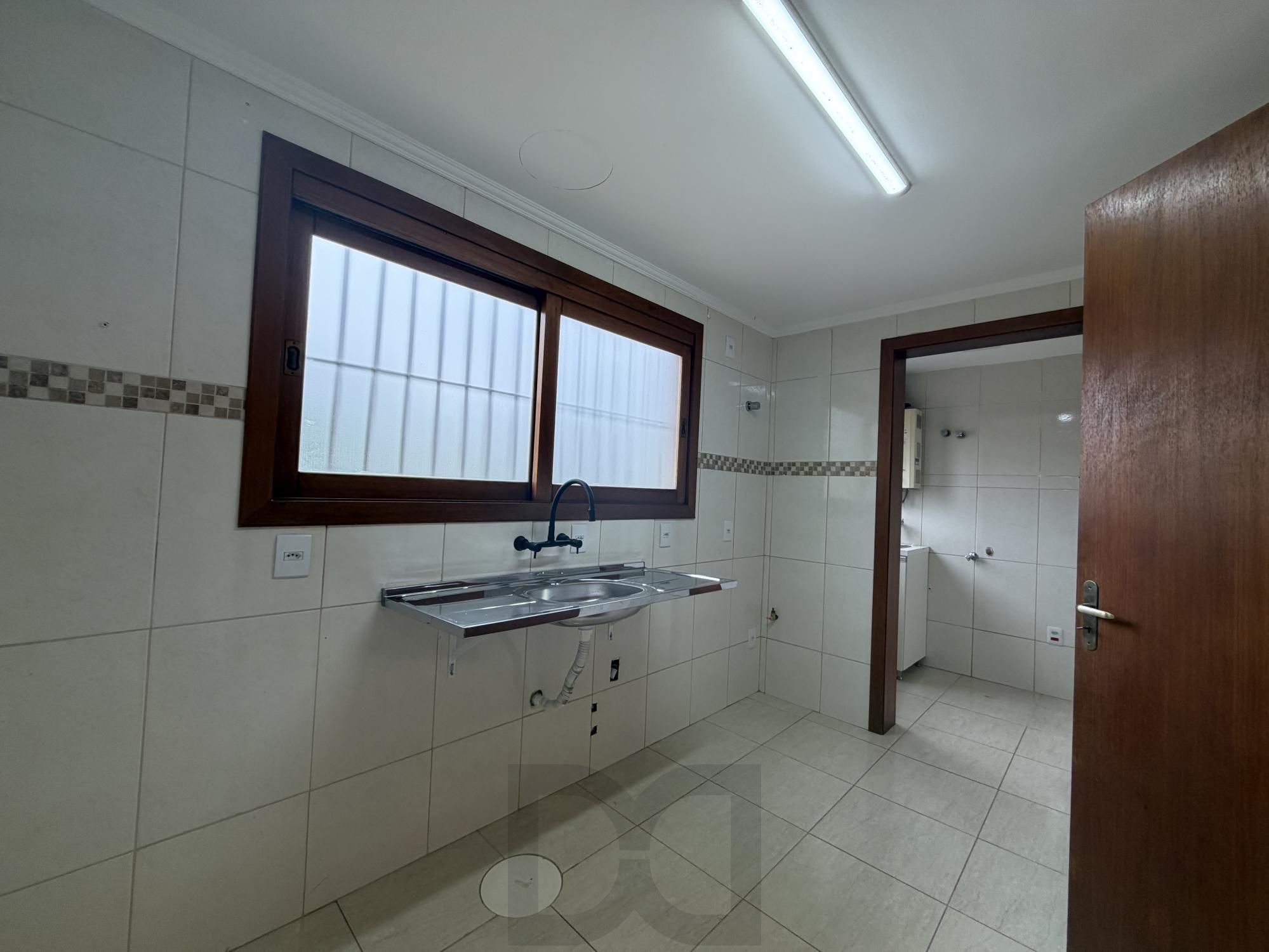 Apartamento Garden com 2 dormitórios, sendo 1 suíte, churrasqueira e lareira, 2 vagas de garagem cobertas. — foto 11