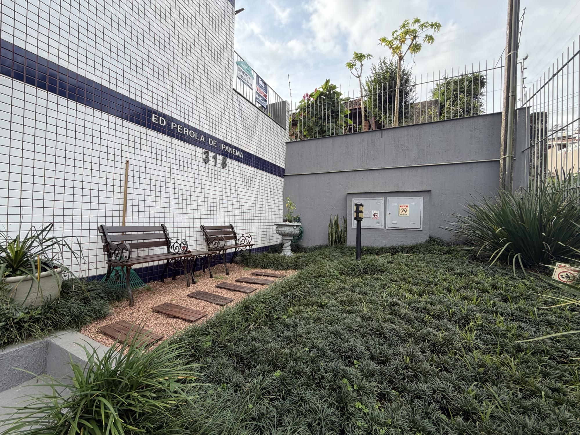 Apartamento Garden com 2 dormitórios, sendo 1 suíte, churrasqueira e lareira, 2 vagas de garagem cobertas. — foto 34