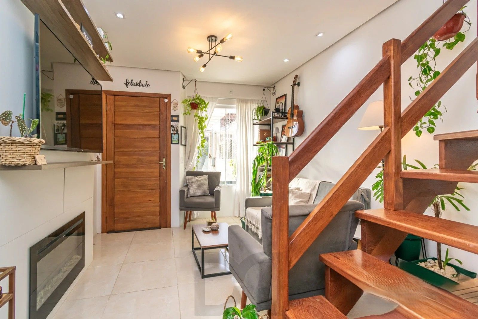 Excelente sobrado, semimobiliado, com 77m², 2 dormitórios e 1 vaga de garagem, para locação no Hípica Boulevard – Zona Sul. — foto 1