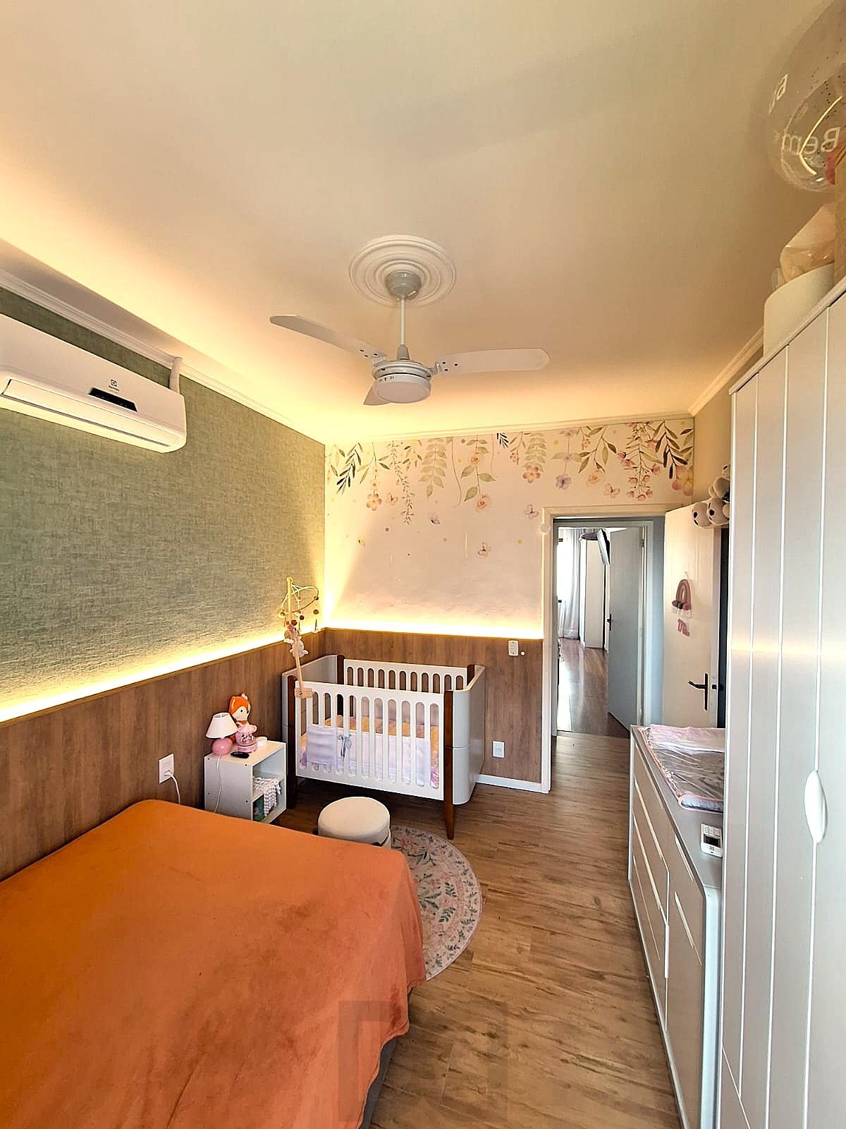 Excelente apartamento no bairro Menino Deus, com 3 dormitórios, transformado em 2 dormitórios, sendo 1 suíte e 1 vaga de garagem. — foto 19