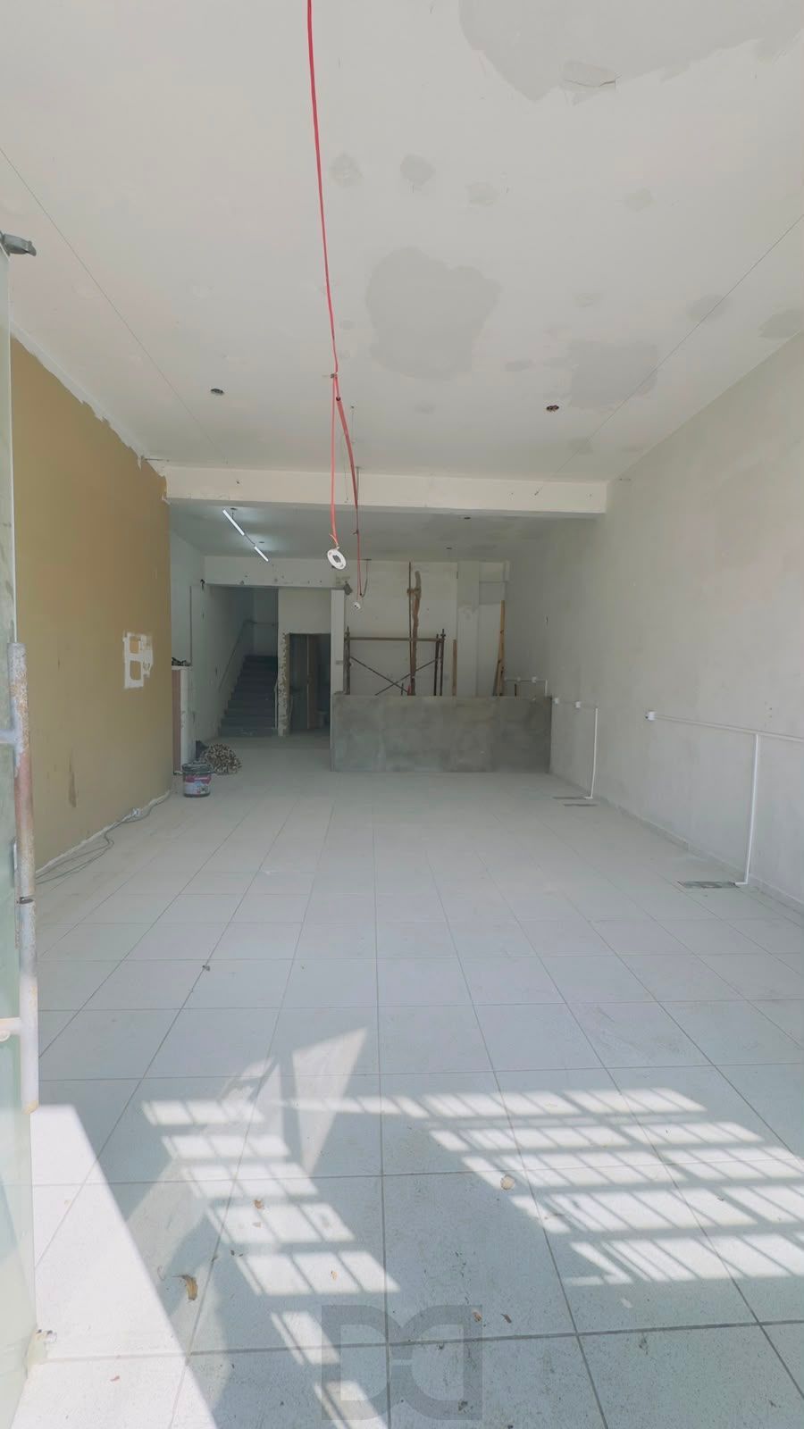 Excelente loja comercial na avenida Teresópolis, com sobreloja, 2 banheiros — foto 5